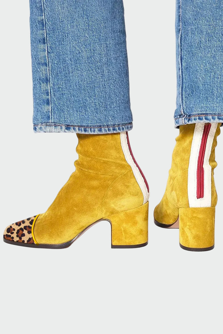 Boots with mid-high heels and sporty details