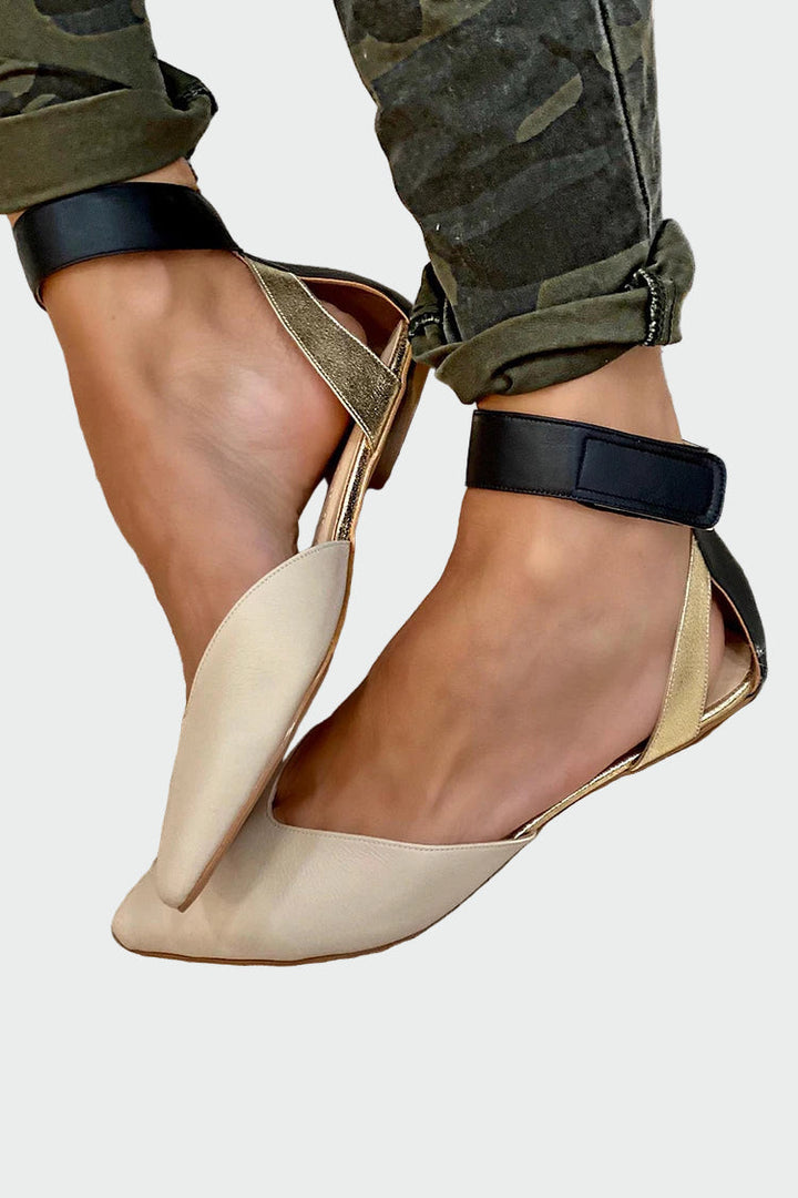 Elegant flat sandals