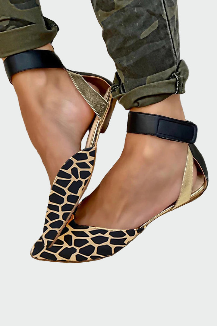 Elegant flat sandals