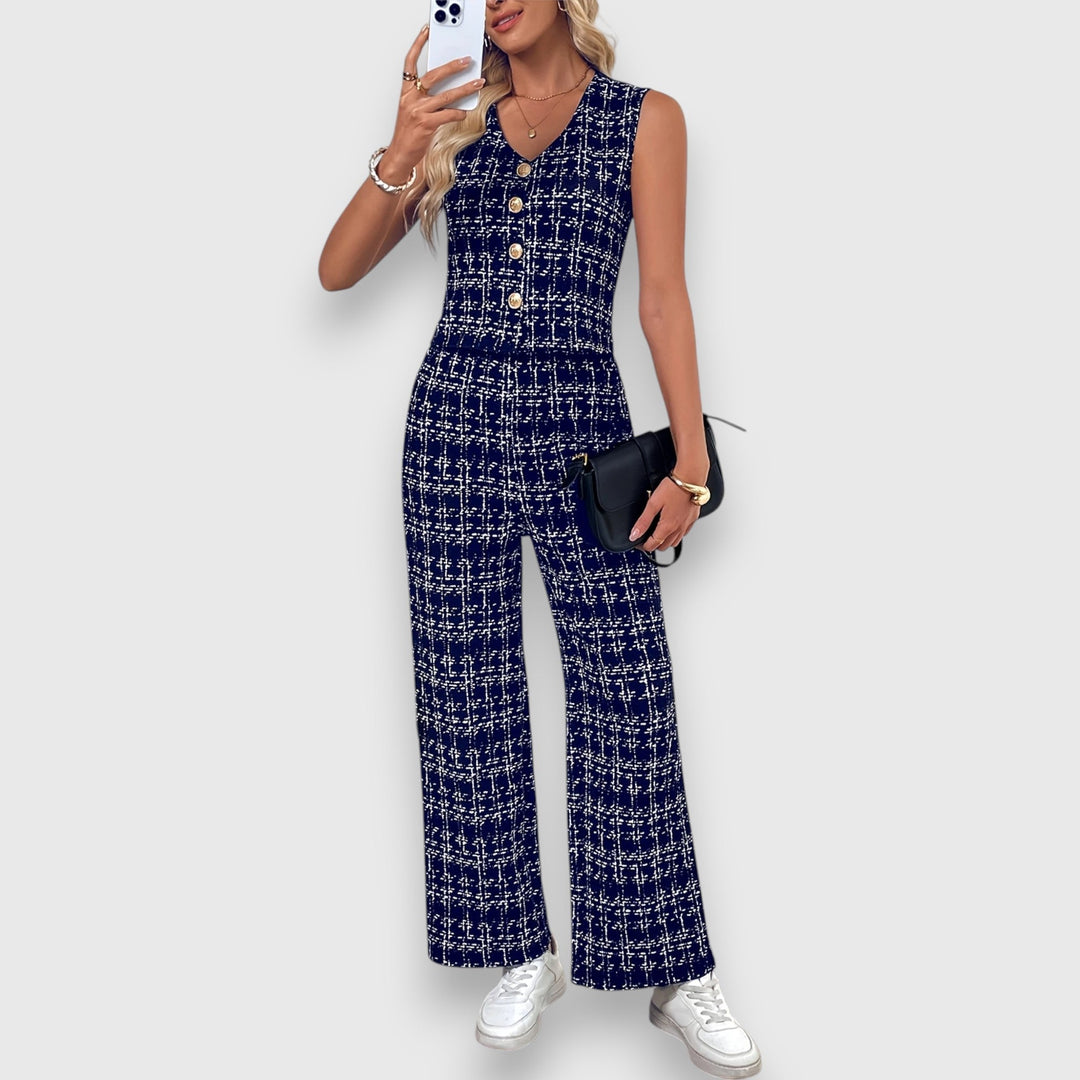 Set to share with V-neck and matching pants