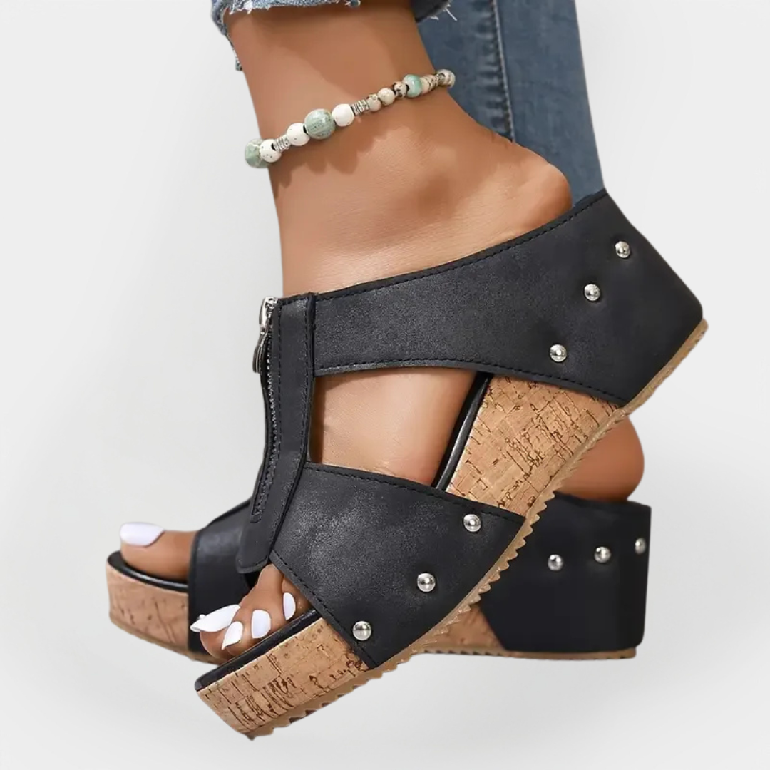 Comfortable Sandals with Heel and Zipper
