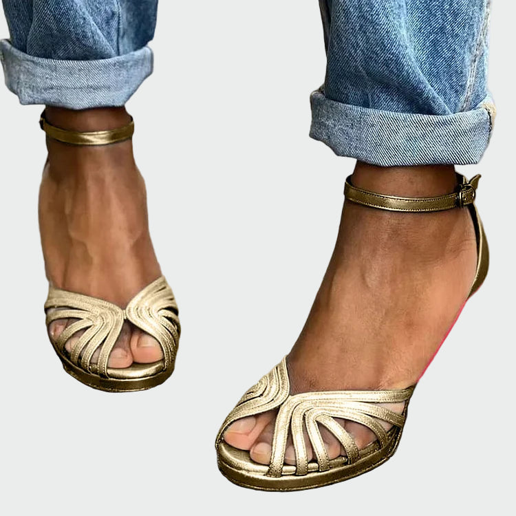 Heel Sandals in Contrast