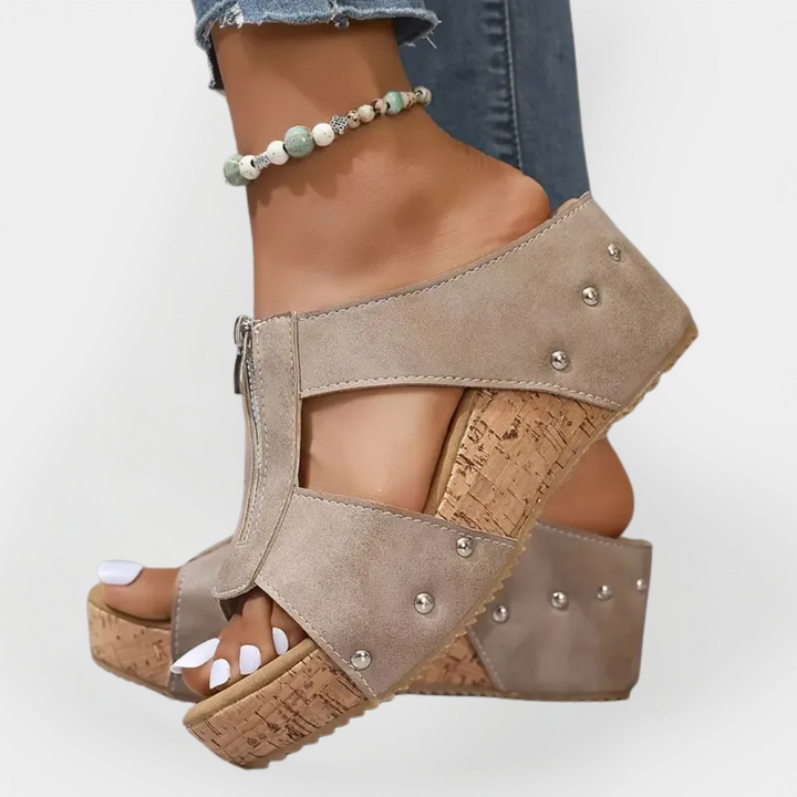 Comfortable Sandals with Heel and Zipper
