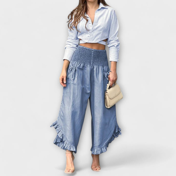 Comfortable linen pants with modern pleats