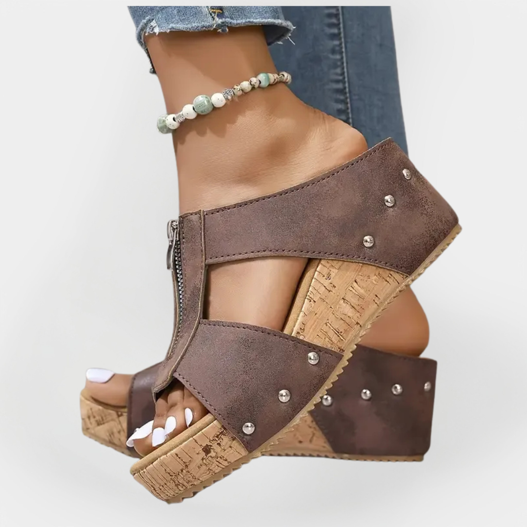 Comfortable Sandals with Heel and Zipper
