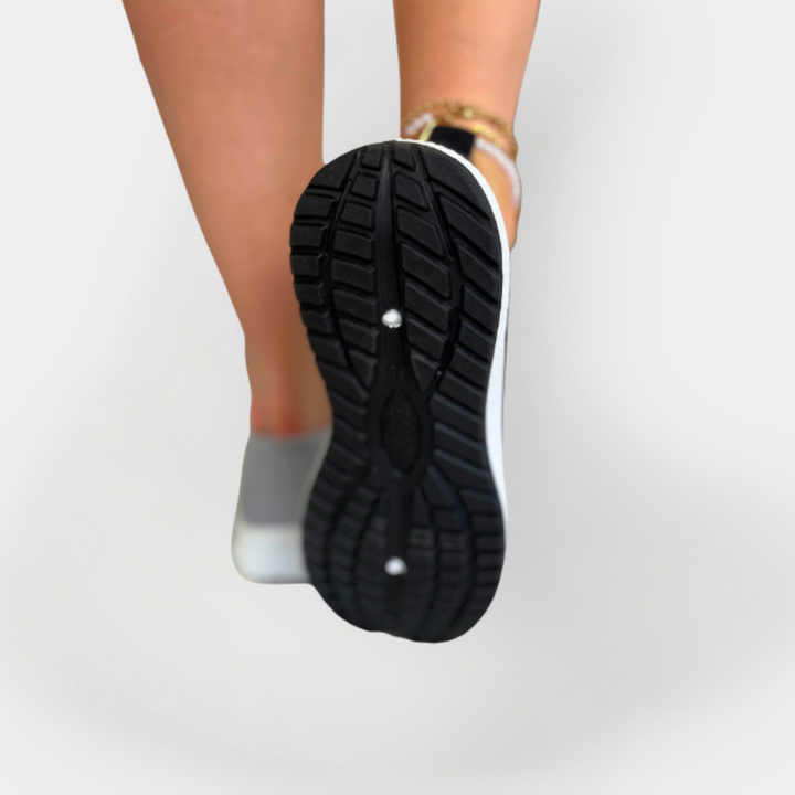 Sports Shoes with Light Weave and Flexible Sole