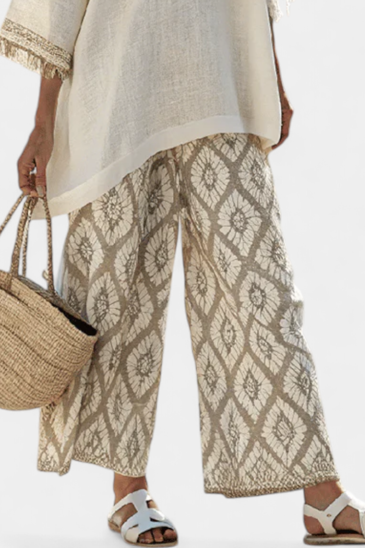 Boho Chic Daisy Set: Long Blouse and Patterned Pants for a Unique Style