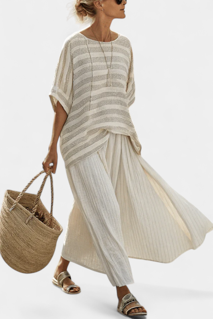 Set of bamboo linen Daisy with an elegant striped blouse and flowing pants for a modern and comfortable style
