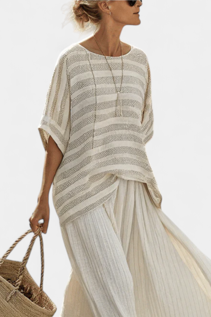 Set of bamboo linen Daisy with an elegant striped blouse and flowing pants for a modern and comfortable style