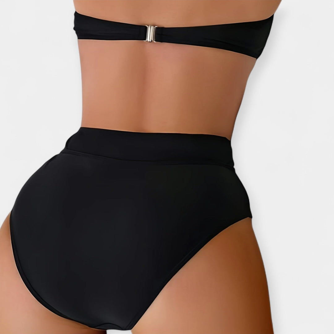 Modern bikini in solid color