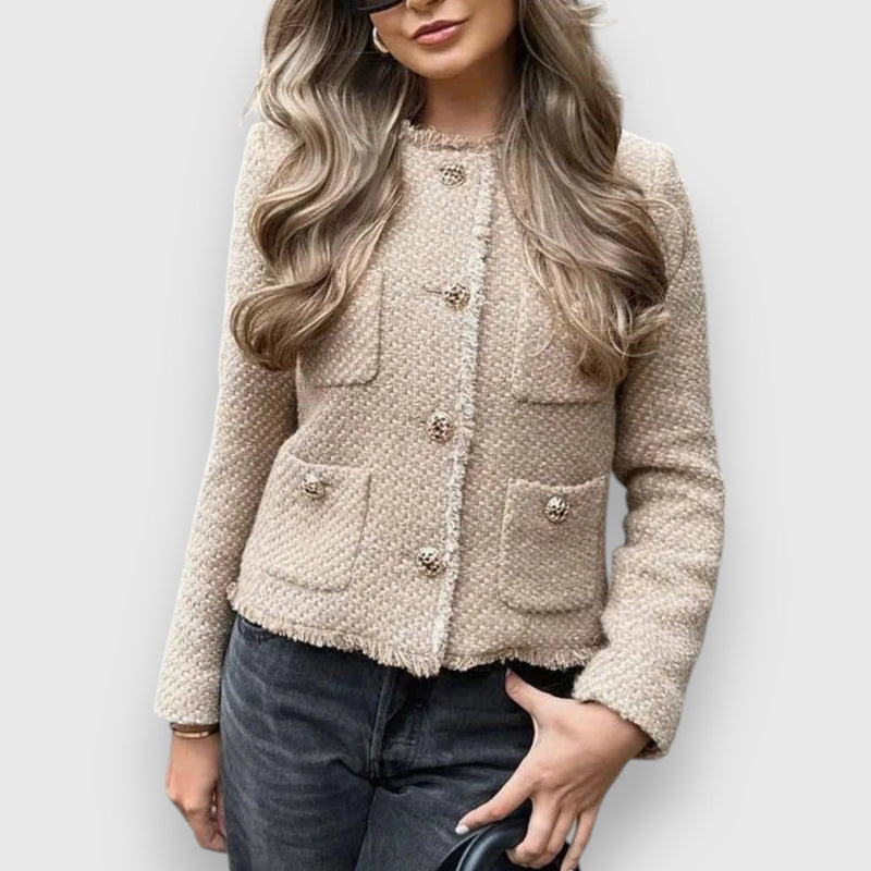 Kiriane – Timeless silhouette transition jacket