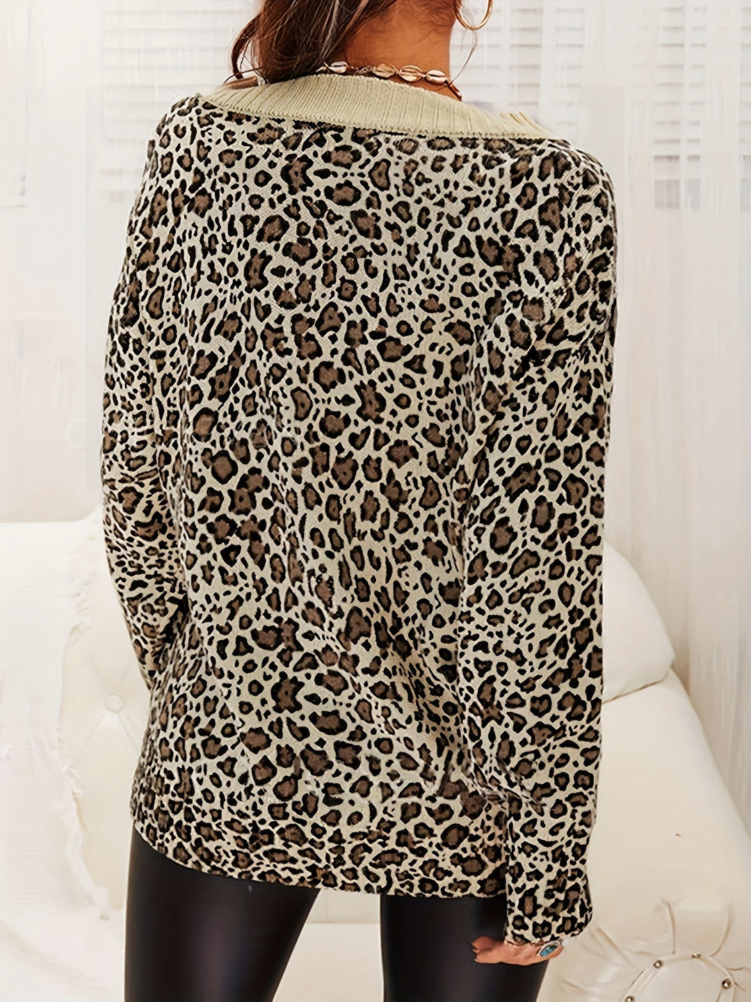 Sienna - V-Neck Leopard Sweater