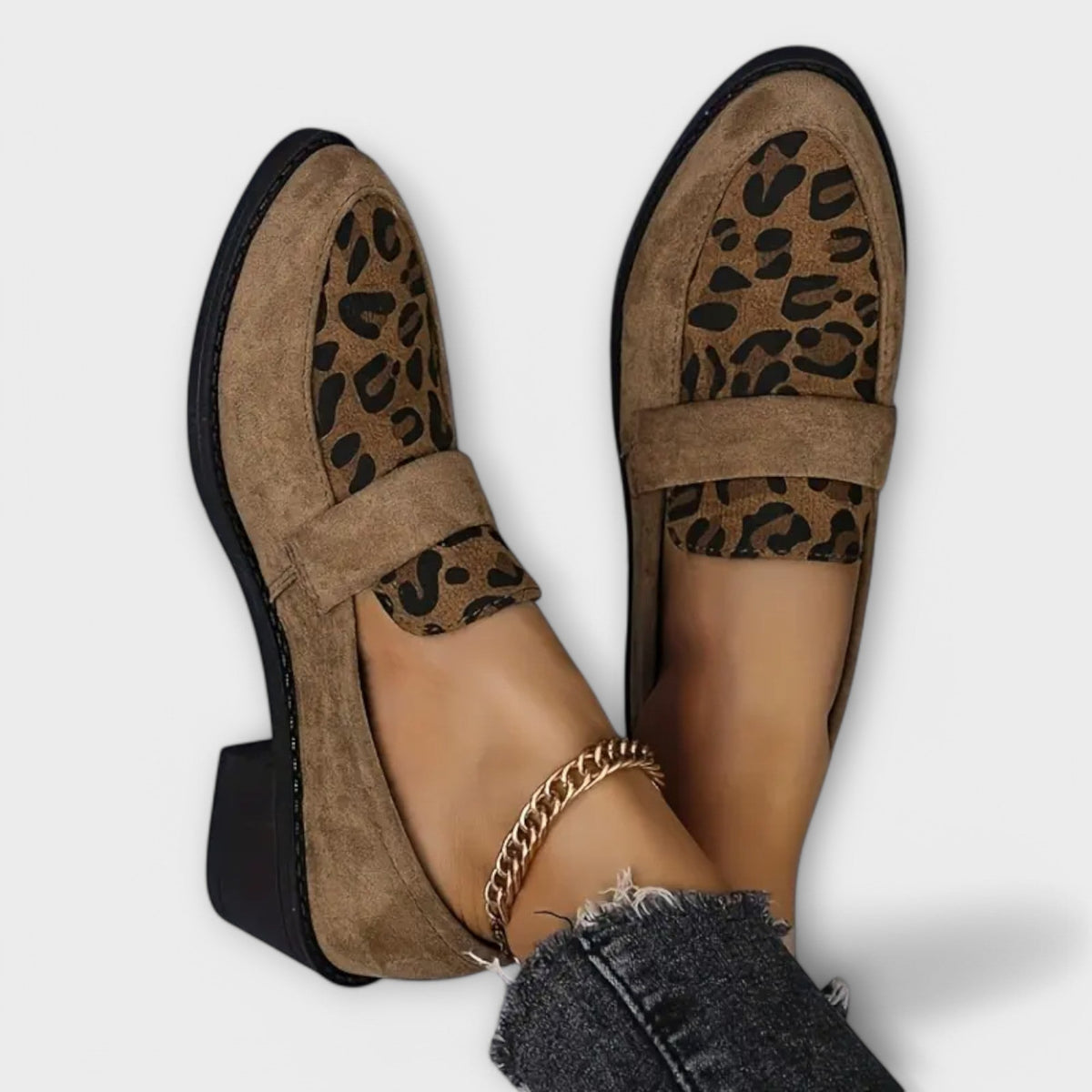 Stylish women's shoes with leopard pattern