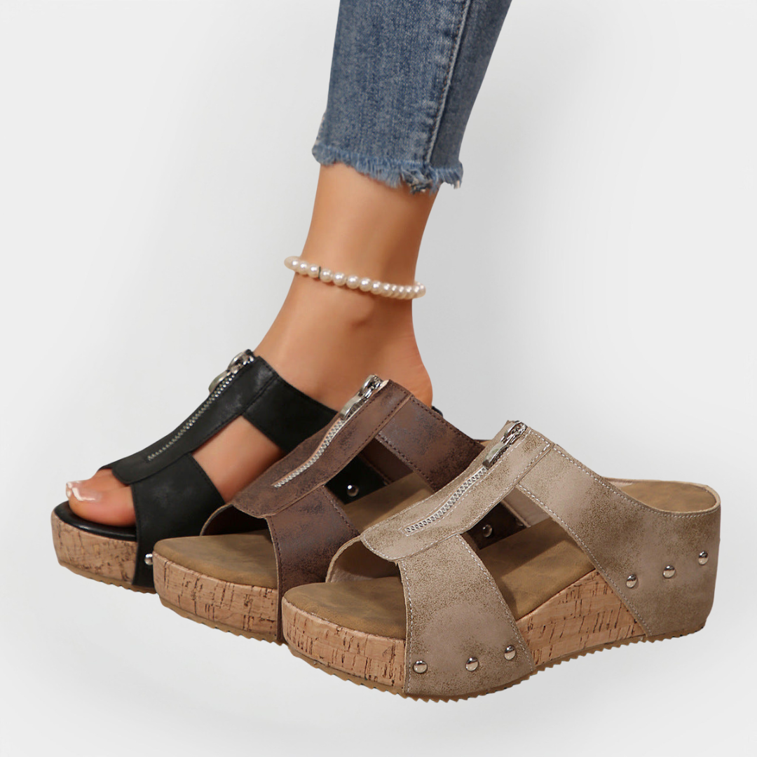Comfortable Sandals with Heel and Zipper