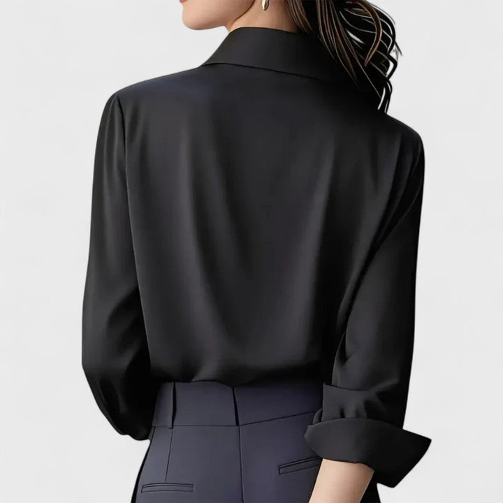 Melvaya - Elegant in Glossy Satin