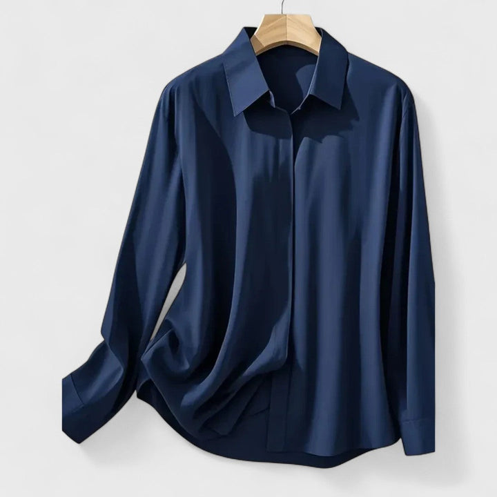 Melvaya - Elegant in Glossy Satin