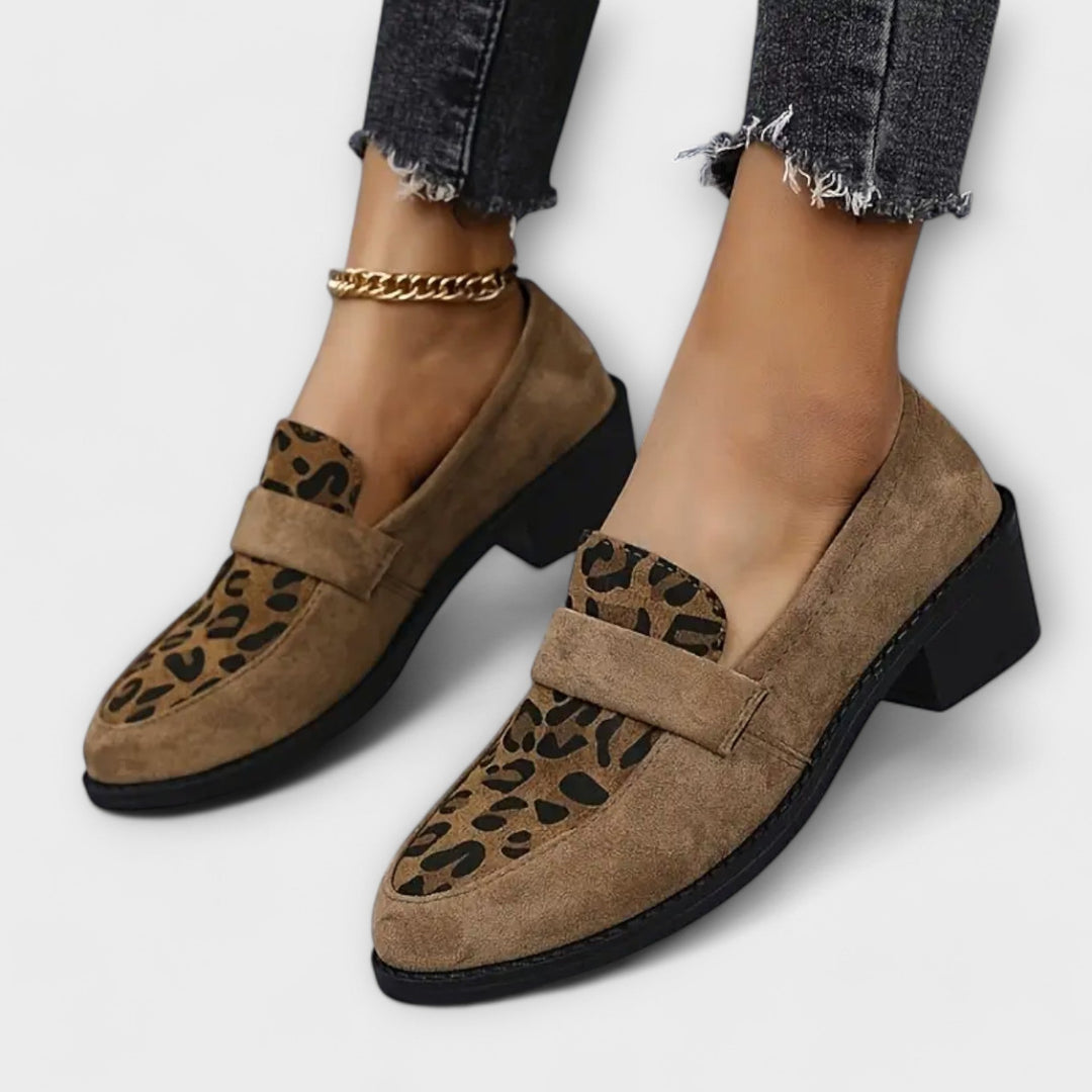 Stylish women's shoes with leopard pattern