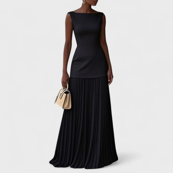 Klara - Elegance in Two Pieces