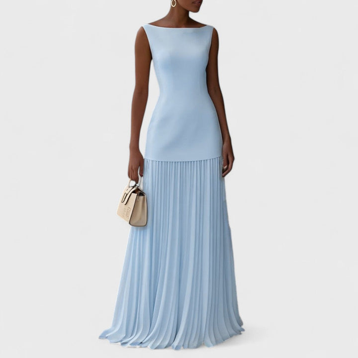 Klara - Elegance in Two Pieces