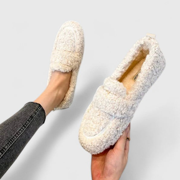 Warm slip-on shoes with elegant design