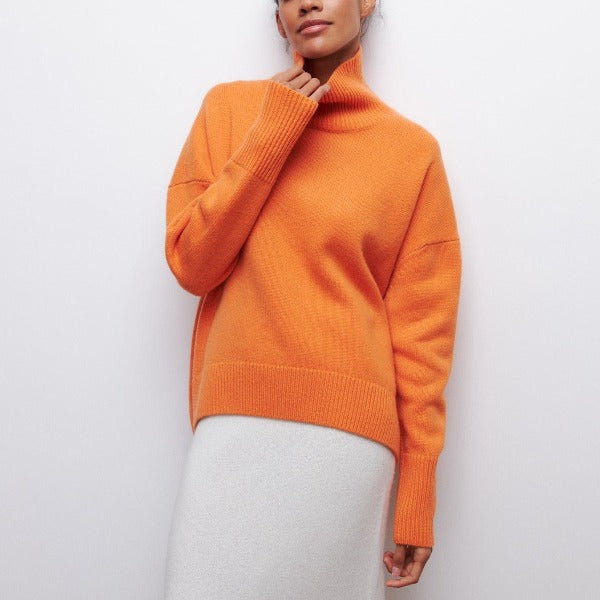 Katrielle - cozy pullover with high collar