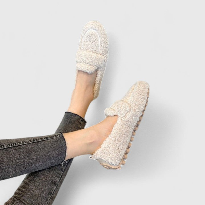 Warm slip-on shoes with elegant design