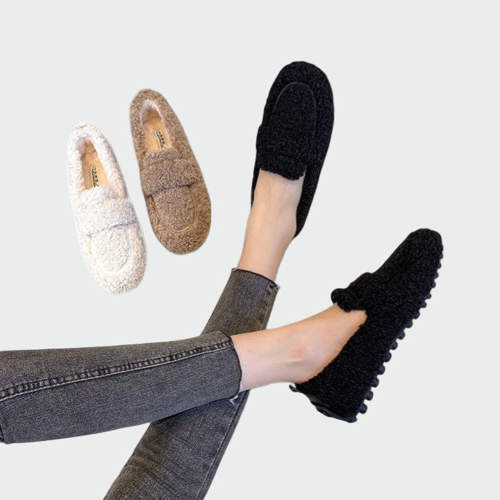 Warm slip-on shoes with elegant design