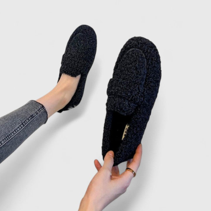 Warm slip-on shoes with elegant design