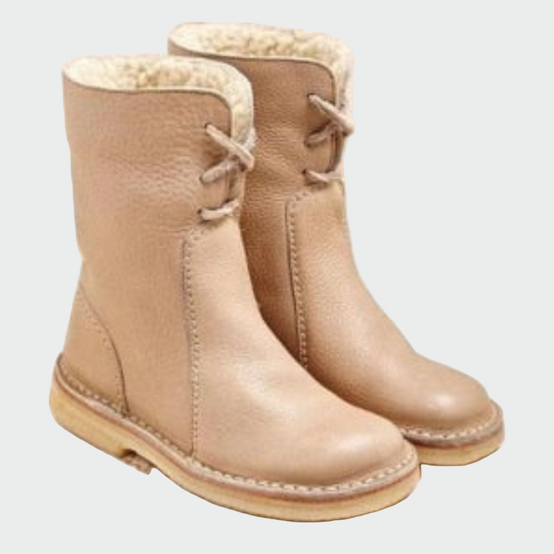 Waterproof leather boots with wool lining
