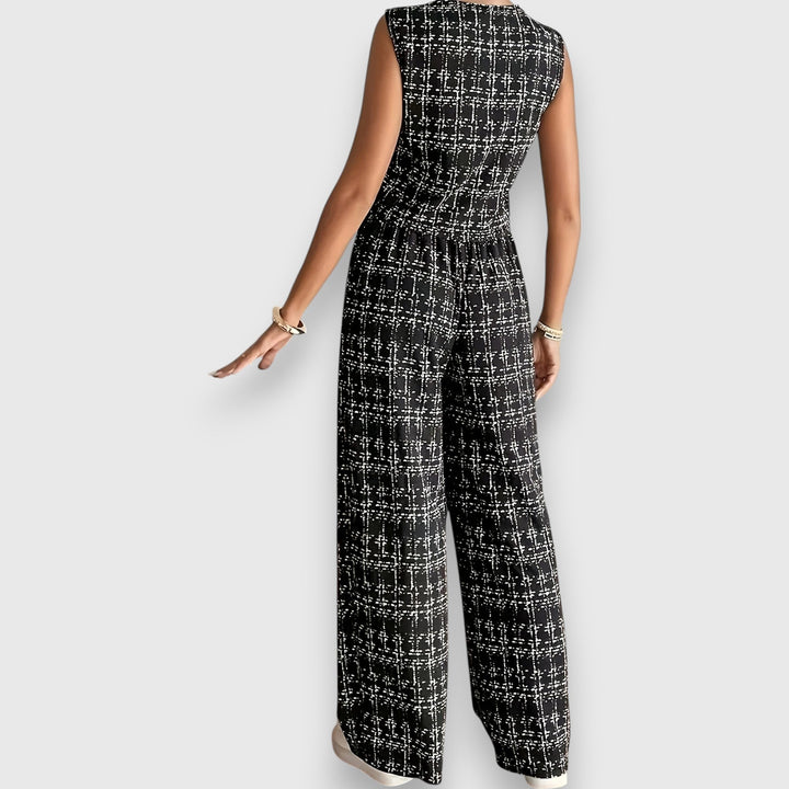 Set to share with V-neck and matching pants