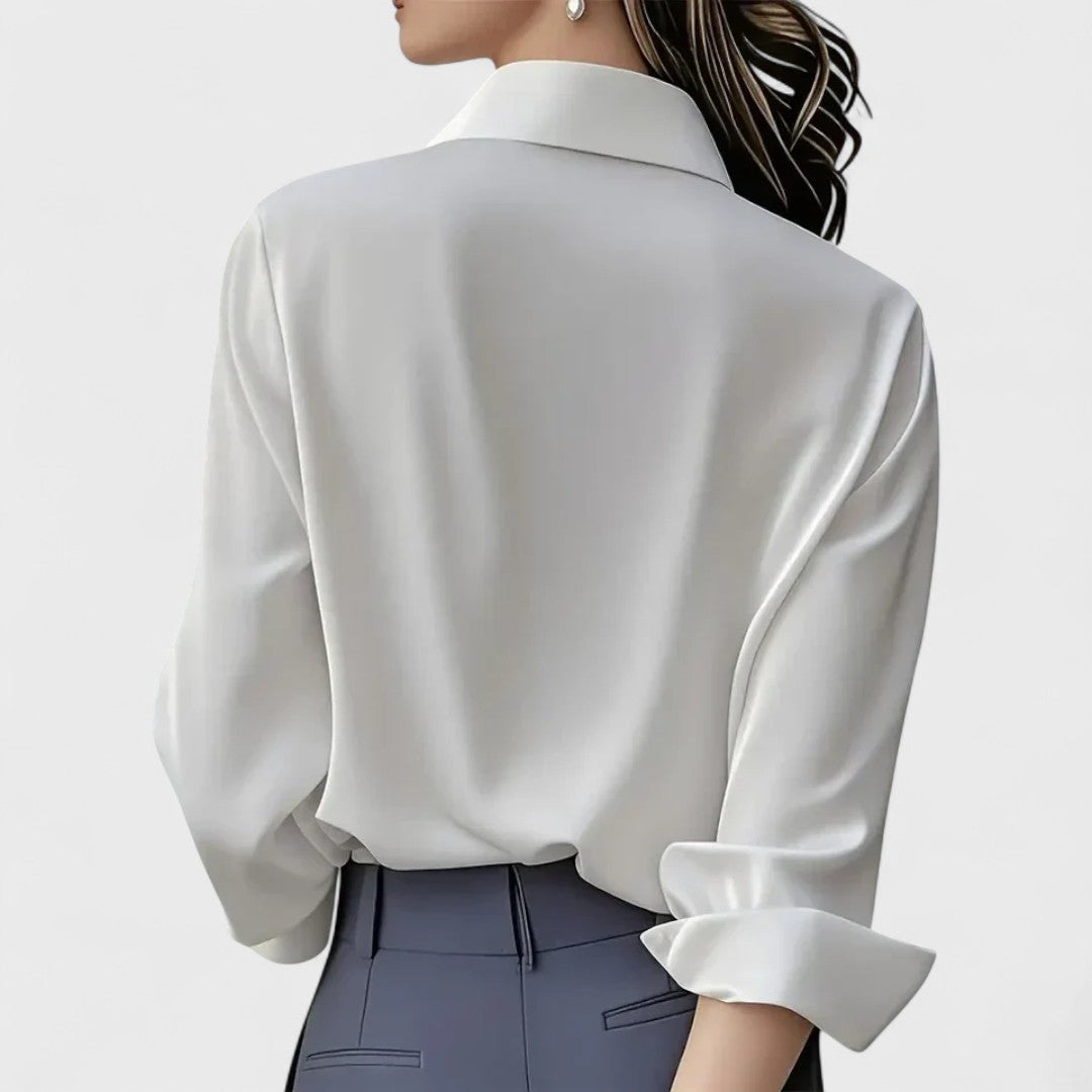 Melvaya - Elegant in Glossy Satin