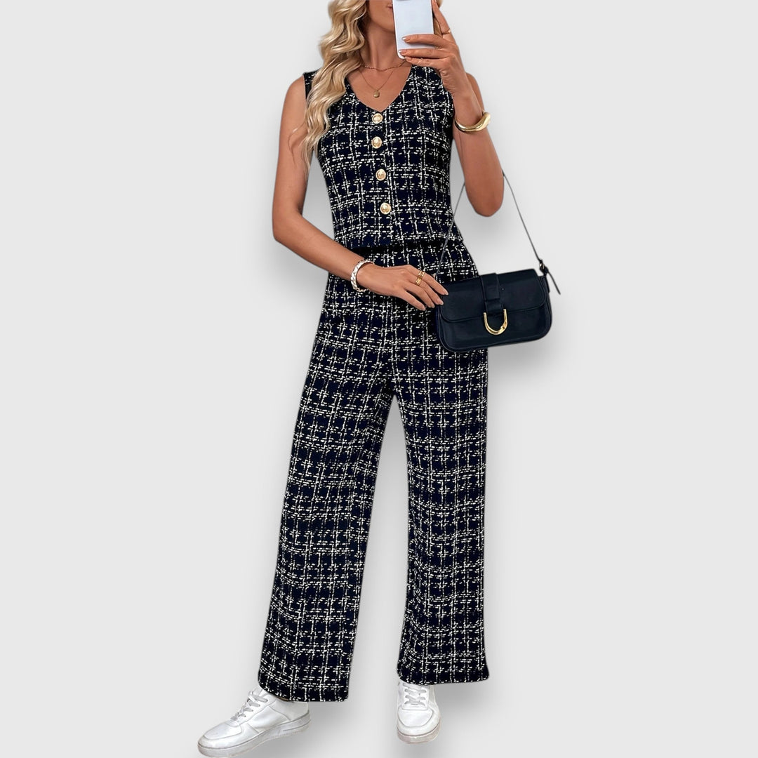 Set to share with V-neck and matching pants