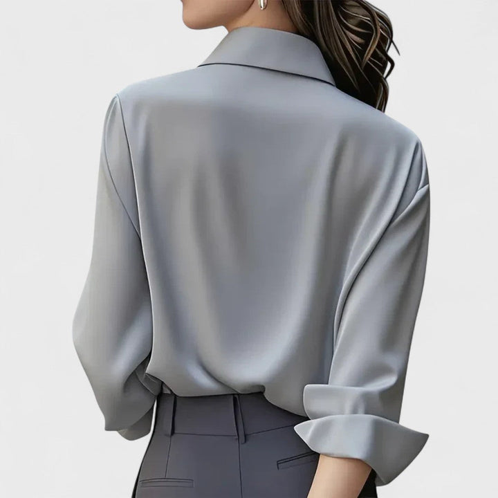 Melvaya - Elegant in Glossy Satin