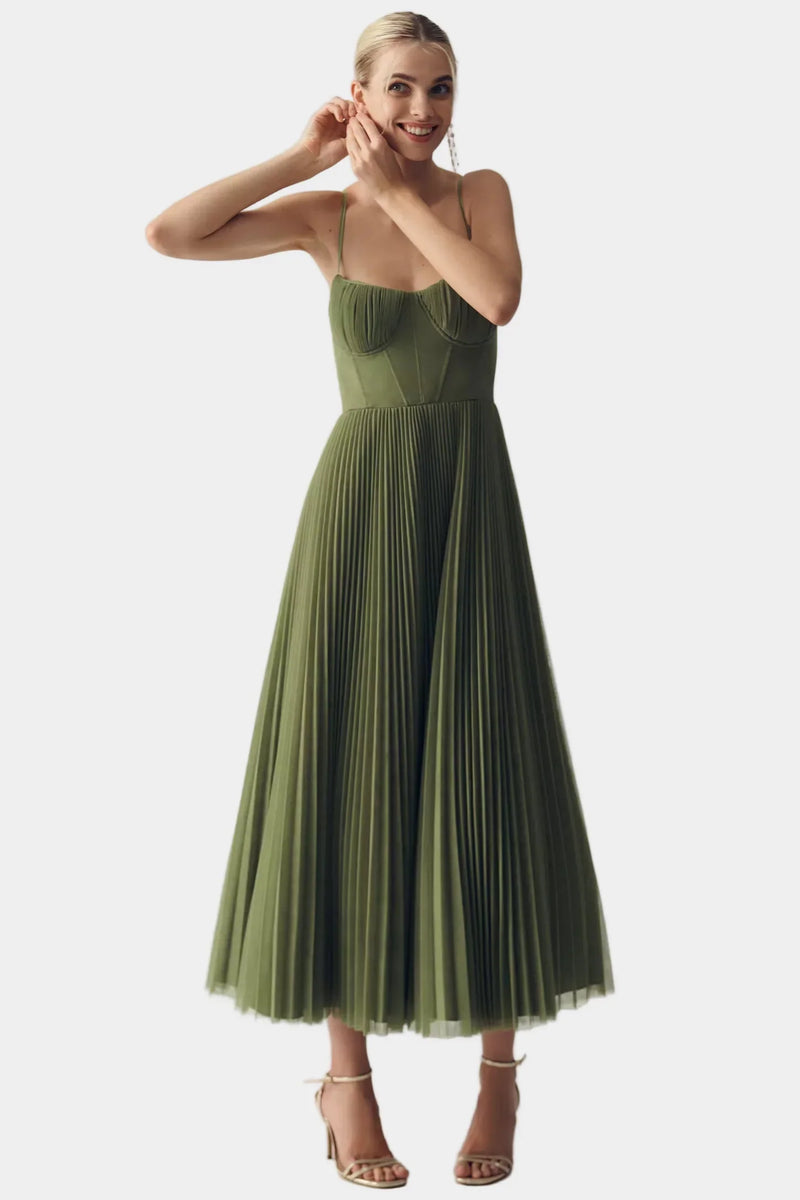 Modern Elegant Dress with Open Back and Refined Silhouette
