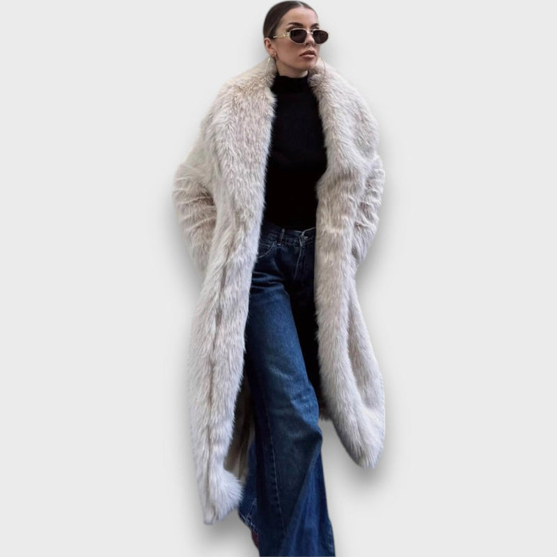 Liviane – Maxi coat in synthetic fur with couture flair